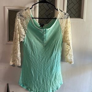 Lace three-quarter shirt